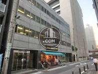 大手製薬会社本社ビルの裏手です