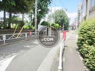 街路樹のある通り