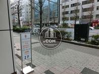 ビル前の歩道