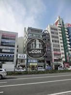 周辺ビルに比べ横幅があります