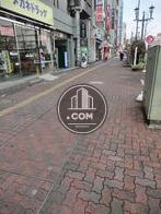 建物前の歩道