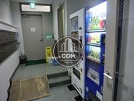 エントランス内に自動販売機があります