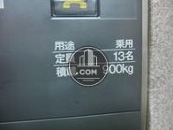 13人乗りのエレベーターが2基