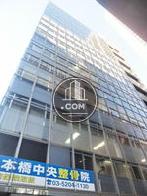 周囲の景観を綺麗に反射する側面