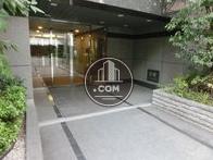高級感のある正面玄関