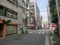 十字路角地にございます
