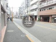 玄関前の歩道