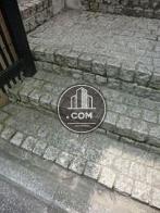 門付近に段差が3段あります