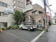 細い素地に面しています