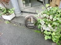 低い段差があります