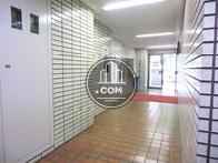 縦に長いエントランスです