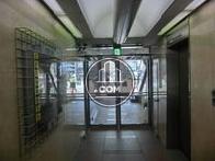 玄関外で雨宿りができそうです