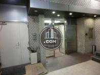 夜間などに利用の裏口の出入口です