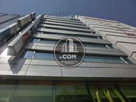 パネルとガラス面のスッキリした外観です