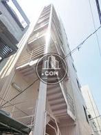 ビルの屋外階段です
