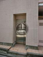 エントランスからは通用口にも抜けられます