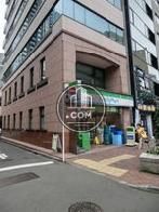 １階にはコンビニエンスストアがあります