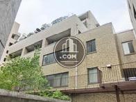 最上階回りにも植栽が点在します
