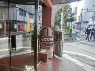 両開きのエントランスです