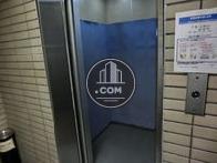 エレベーターは９人乗りです