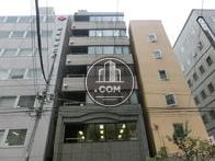 道路側は窓が全面採用
