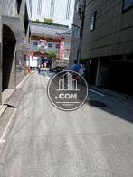建物前の歩道