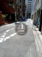 建物前の歩道