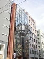 ブラウンで縁取られた壁面