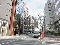 先は日比谷通り方面