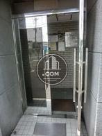 ガラス張りの手動ドア