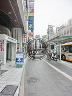 歩道幅の広い通り