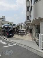 側面に駐車スペースがあります