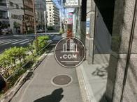 人通りはまばらです。