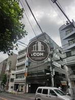道路を挟んだ向い側より撮影