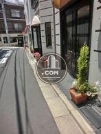 正面向かって右側店舗付近