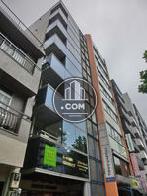 向って左側の角部はバルコニーが設置されています