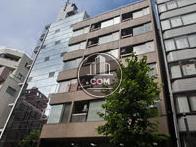 小さなバルコニーがあります