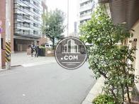 大久保通りへ通じます