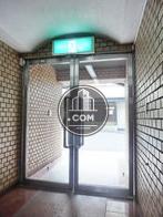 両側へ開くタイプの扉