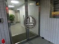 手動扉です