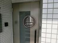 玄関ドアになります