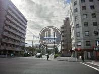 綺麗に舗装された道路です
