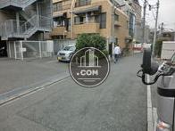 正面入口付近から見た周辺です