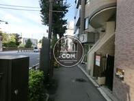 ビル前の通り