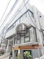 角地から見上げた外壁