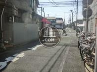 正面入口付近から見た周辺です
