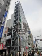 建物側面に階段があります