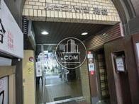 玄関上にもビル名表示です