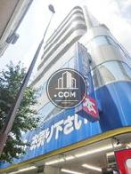 角地から見上げた外壁