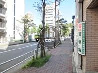 街路樹のある歩道
